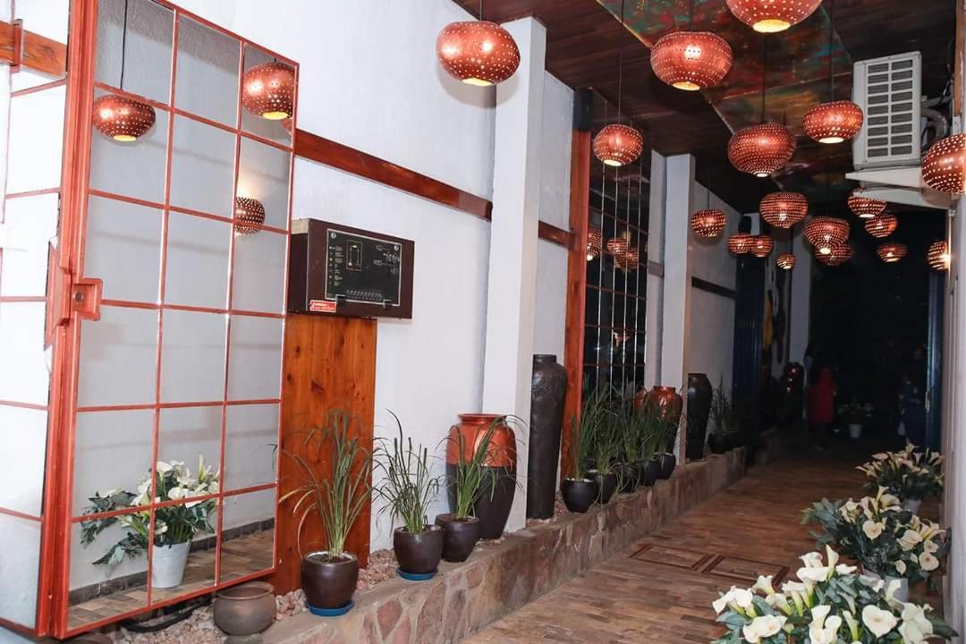 Botanika Hotel Buyumbura Exterior foto