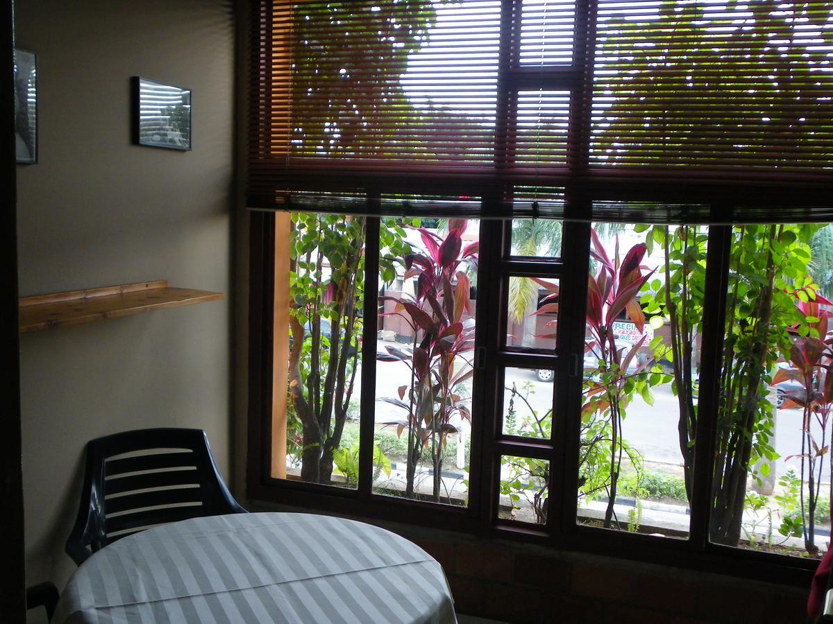Botanika Hotel Buyumbura Exterior foto